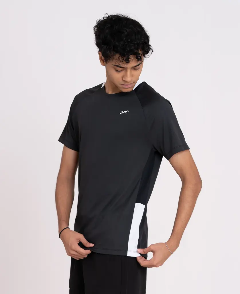 Momentum T-Shirt Black-02.webp