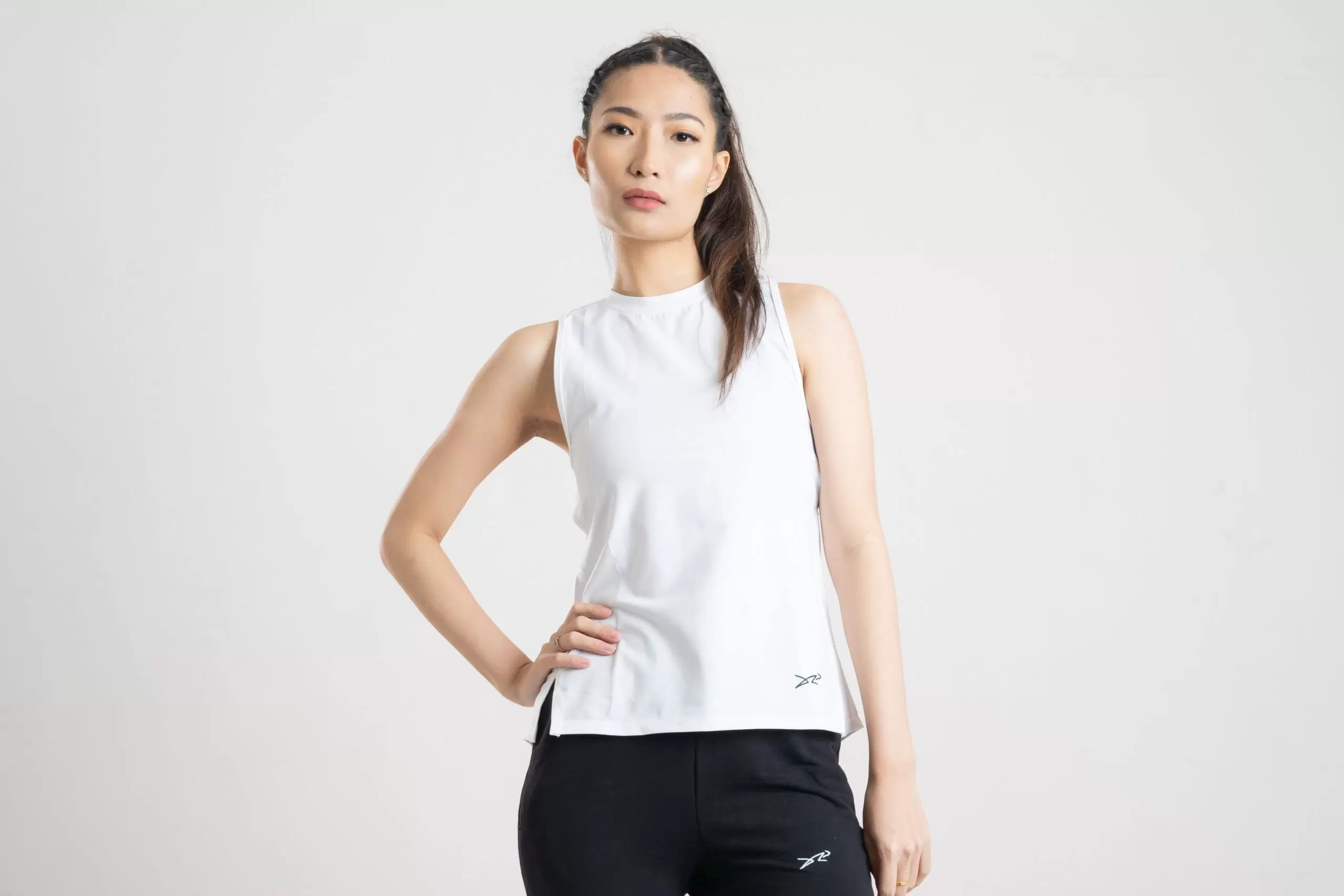 Dour Hybrid Tank White 01 Hybrid Tank - Image 1
